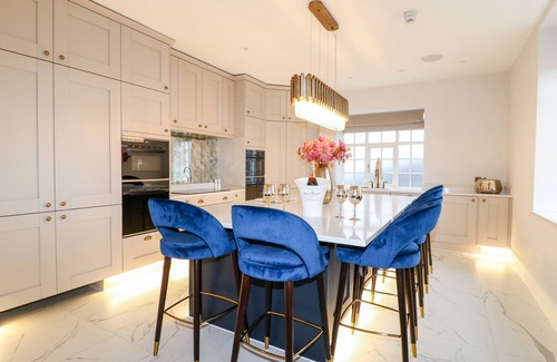 Penkridge Cottage | OTHERTON HALL, pet friendly, character holiday cottage in Penkridge