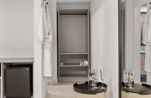 Ocean Park Apartment | Otium | Steps From The Beach | With Saltwater Pool and Cocktail Bar