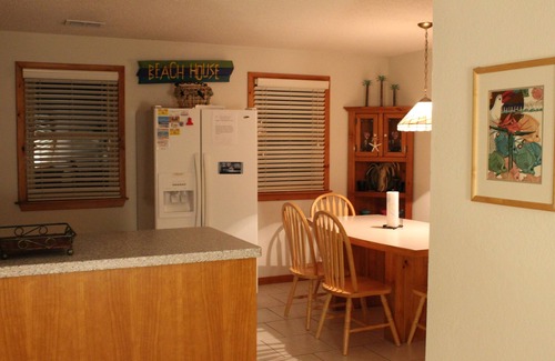 Brigands' Bay House | Otter's Pub-Fun & Relaxing On Canal-Big Dock & Great View-Kayaks-Pet Friendly