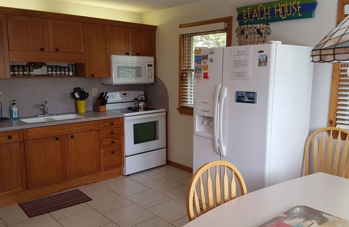 Brigands' Bay House | Otter's Pub-Fun & Relaxing On Canal-Big Dock & Great View-Kayaks-Pet Friendly