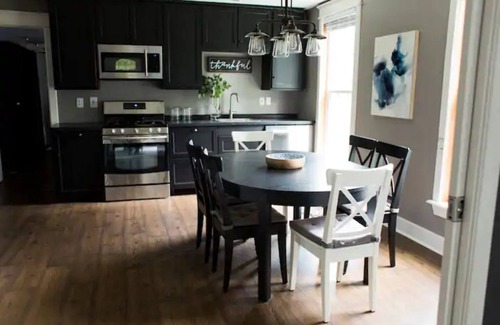 Norman House | OU campus home w king bed/20 mi to OKC Thunder