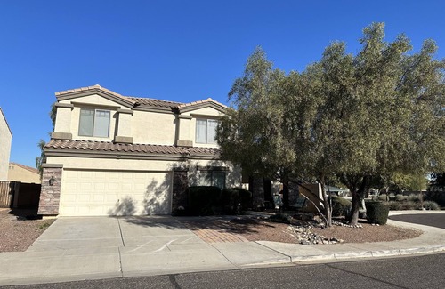 Trailwood House | Our beautiful 4BR 2.5BA just 8 minutes from State Farm Stadium