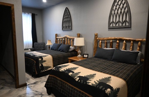 Martinsville Cabin | Our beautiful lodge near Albany, MO is sure to please! Perfect for large groups