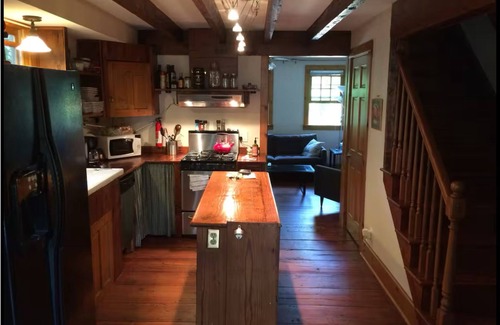 West Bristol House | Our historic town home is located in the historic district of Burlington.
