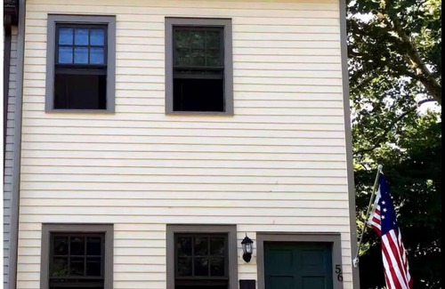 West Bristol House | Our historic town home is located in the historic district of Burlington.