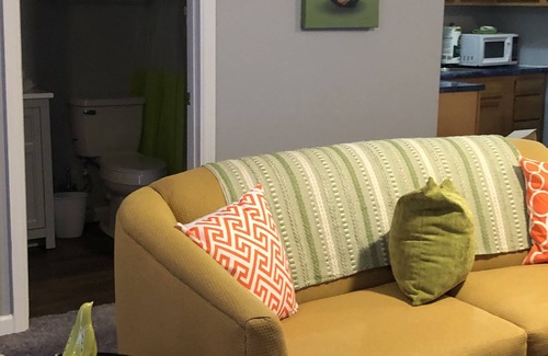 Kerr Apartment | “our little green with envy”Gallipolis No cleaning fee and no Taxes all include.
