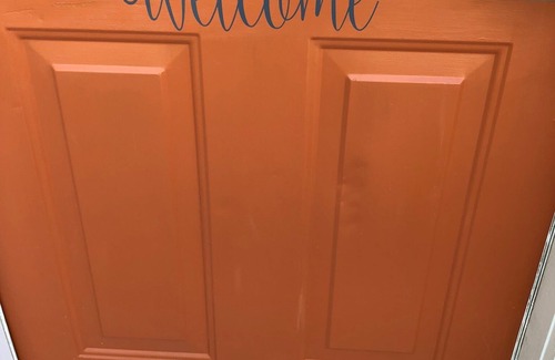 Kerr House | “Our little house on the corner” No cleaning fee and no Taxes all include.