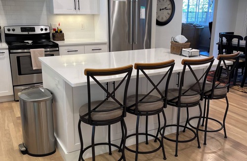 Edmonds House | Our Nest Edmonds: Sleeps 10/Gourmet Kitchen/Sport Court/Amenities Galore/5⁕hosts