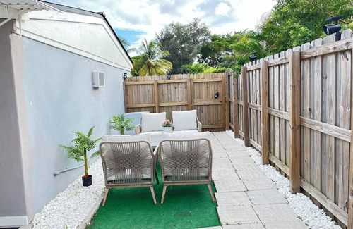 North Miami Beach Apartment | Our studio is a fantastic place to stay! It features a modern and cozy design.