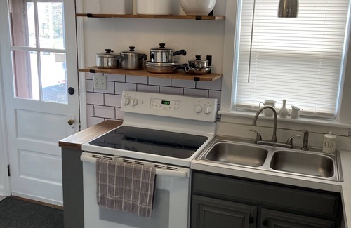 New Holland House | Our Wrens Nest is a tiny, cozy home that immediately feels like home
