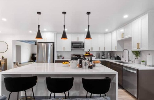 Lincoln Acres House | Outdoor Bar/Jacuzzi/Ocean & Bay Breeze Hideaway