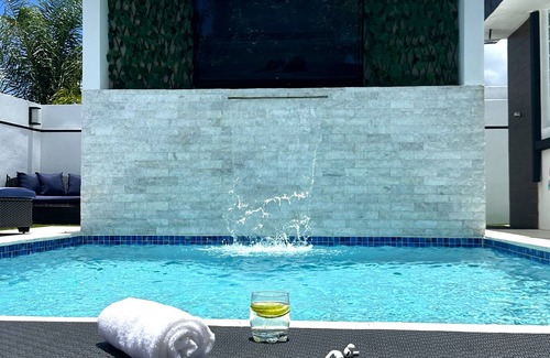 Mata de Platano House | Outdoor Pool with Bar-B-Q & Television, Indoor Pool Table, Indoor Bar, PS5, Etc.