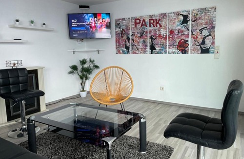 Parndorf House | Outlet Center House, Pool Garden Sundeck Jacuzzi