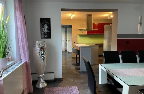 Parndorf House | Outlet Center House, Pool Garden Sundeck Jacuzzi