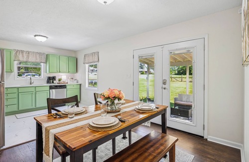 Locust Grove House | Outlet Mall+Great Dining+Family Friendly+Cozy Home