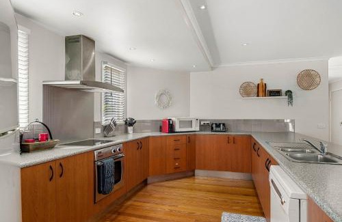 Cowes House | Outlook Escape by Ready Set Stay - BYO LINEN & TOWELS