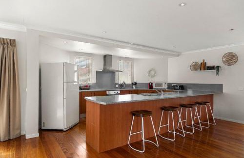 Cowes House | Outlook Escape by Ready Set Stay - BYO LINEN & TOWELS