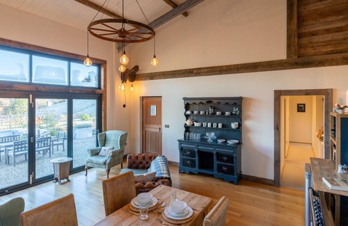 Westbrook Court Cottage | Outshot Barn - sleeps 4 guests in 2 bedrooms, Hay-on-Wye