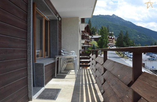 St. Luc Apartment | Outside : flat for 6 people on the 2nd floor, elevator, balcony -Inside : Entrance hall, living, din