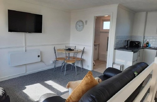 Scratby House | Outstanding 3 Bedroom Chalet, walk to beach, nr Gt Yarmouth & Norfolk Broads