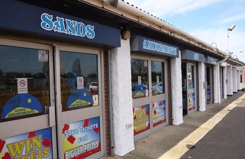 Scratby House | Outstanding 3 Bedroom Chalet, walk to beach, nr Gt Yarmouth & Norfolk Broads
