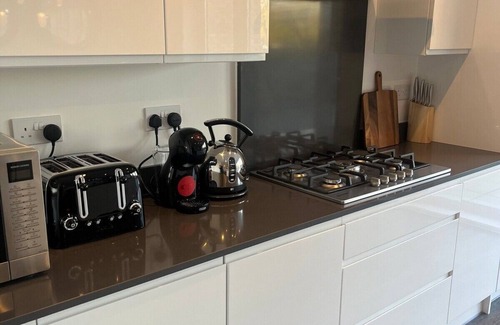 Milton Keynes House | Outstanding 4-Bedroom Town House