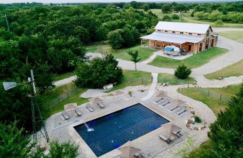 Ennis House | Outstanding Airstream Close to Stunning Hiking Trails in Bristol, Texas
