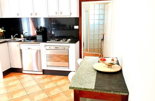 Newtown House | Outstanding Grand Newtown Inner Sydney Home. Four Bedroom,Two Bathroom, Parking