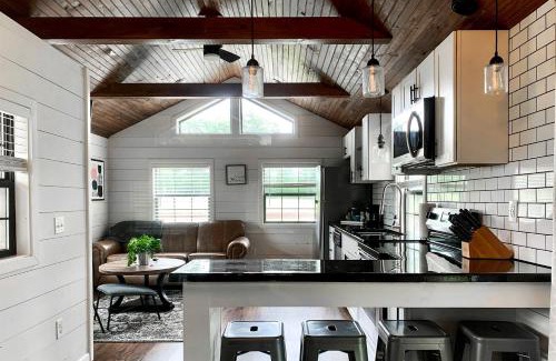 Marion House | Outstanding Lakefront Cabin in Makanda, Illinois