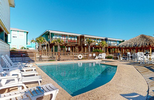 Safe Harbor House | OV37 Shared Pool, Golf Cart Access