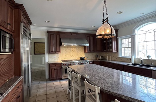 Lewisboro House | Over Sized Colonial on Private Road.