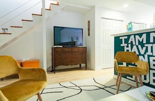 Adams Morgan Apartment | Over the Moon About C Adams Morgan METRO subway Rock Creek Park