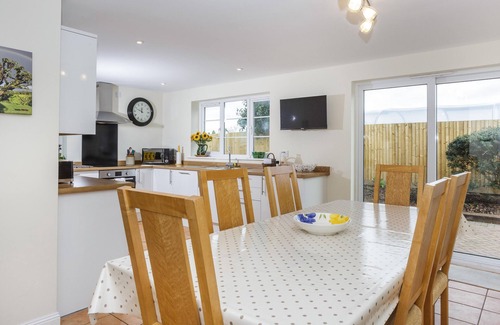 Droitwich Cottage | OVERBROOK, pet friendly, with open fire in Droitwich Spa