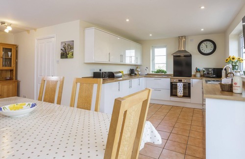 Droitwich Cottage | OVERBROOK, pet friendly, with open fire in Droitwich Spa