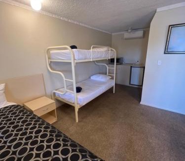 Gunnedah Hotel | OVERLANDER MOTOR LODGE