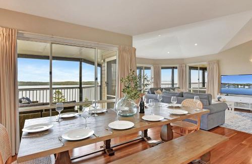 Wangi Wangi House | Overlook Nook - The Best Views in the Area