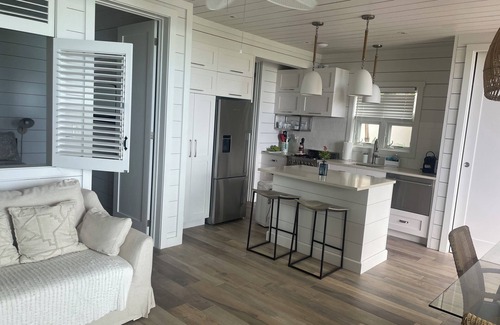Hartswell Apartment | Overlooking Moriah Harbour, new Thevine guest house II with its own pool & dock