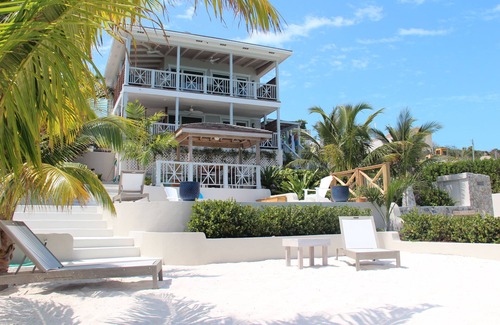 Hartswell Apartment | Overlooking Moriah Harbour, new Thevine guest house II with its own pool & dock