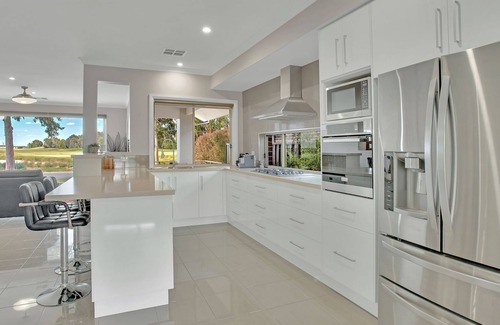 Yarrawonga House | Overlooking the Black Bull Golf Course - great for golfers and families