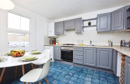 Harrow Road Apartment | Oversize 1Bed Victorian Penthouse in Maida Vale