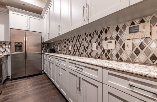 Arts/Warehouse District Apartment | 🌙 Oversized Downtown Condo with Private Terrace🌙 - The Crescent
