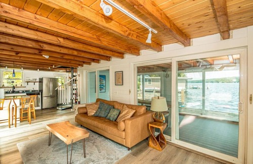 Newbury House | Overwater Bliss | 4 mins to Mt Sunapee | Private Dock | Paddleboard