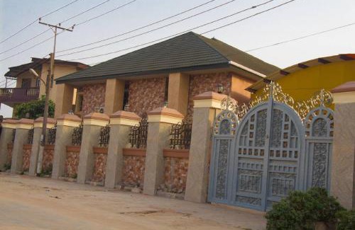 Oshodi-Isolo Cabin | Owees Place-standard