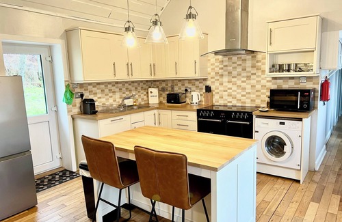 Invergarry Cottage | Owl Cottage, dog-friendly 2-bed cottage near Loch Ness