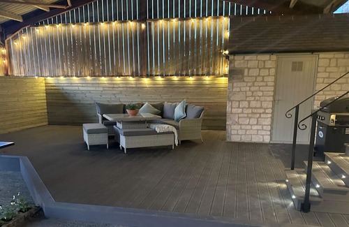 Gloucester Cottage | Owls Nest Barn - sleeps 9 guests in 4 bedrooms