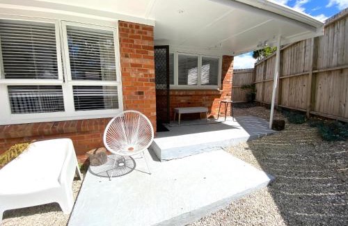 Mount Wellington Apartment | Own sunny quiet haven, own 1 bedroom house & garden with car park, central to Airport, CBD & Sylvia Park Mall