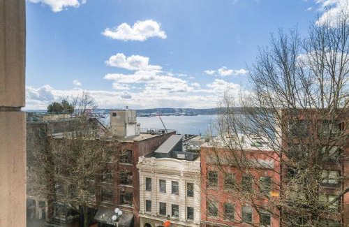 Downtown Seattle Apartment | Oxford Apartment by At Mine Hospitality