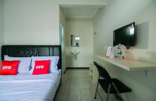 Cianjur Hotel | OYO 1078 Fakhira Residence