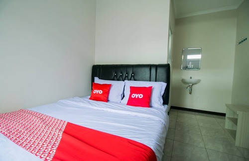 Cianjur Hotel | OYO 1078 Fakhira Residence
