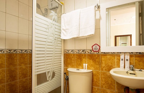 Bagong Pag-asa House | OYO 115 Northridge Mansions